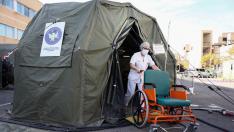 Carpa abierta en el exterior del Hospital Clínico debido a la pandemia de coronavirus.