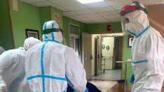Efectivos de la UME realizaron ayer la desinfección de las instalaciones.