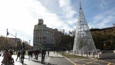 El paseo de la Independencia y la plaza Paraíso ya lucen los nuevos motivos de iluminación navideña.