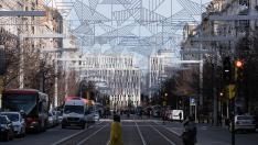 El paseo de la Independencia y la plaza Paraíso ya lucen los nuevos motivos de iluminación navideña.