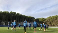 La plantilla de la SD Huesca, durante un entrenamiento reciente.