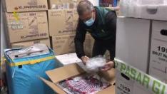 La Guardia Civil ha hecho llegar, con la autorización del juzgado de Fraga, los enseres que no han sido reclamados por parte de los propietarios como ropa, calzado, productos de higiene y hasta una vitrocerámica.