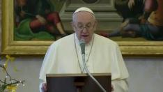 El pontífice, que no ha presidido las misas de fin de año y de Año Nuevo en el Vaticano, rezó el Ángelus con los fieles a través de internet.