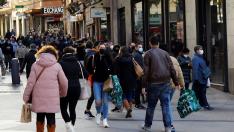 Afluencia de público en la calle de Preciados de Madrid, este domingo, 3 de enero.
