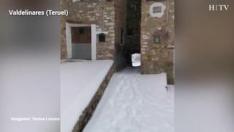 La nevada irrumpe en Teruel y complica el tráfico en carreteras de Gúdar-Javalambre