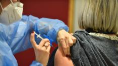 Vacunación entre sanitarios en el hospital Miguel Servet de Zaragoza.