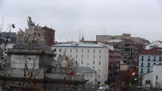 Edificio siniestrado junto a la Puerta de Toledo en Madrid