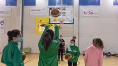 REPORTAJE SOBRE DEPORTE DE BASE Y AMATEUR BALONCESTO EN EL PABELLON DEL MIRALBUENO OLIVAR DE ZARAGOZA / 22-01-2021 / FOTOS: FRANCISCO JIMENEZ[[[FOTOGRAFOS]]][[[HA ARCHIVO]]]