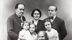 Antonio Machado y su familia. La-Barcelona-de-Machado-160664