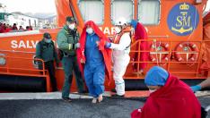Rescatan en Granada a 46 migrantes de dos pateras con dos desaparecidos