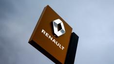 Logo de Renault en una planta de la compañía.