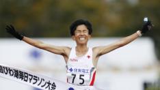 Kengo Suzuki, tras batir el récord de maratón en la de Lago Biwa de Japón.