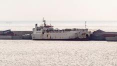 El Karim Allah, con cerca de 900 terneros, atracado en el puerto de Cartagena.