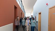 La consejera María Victoria Broto este martes en la visita a Épila a las instalaciones de la Universidad Popular