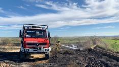 Bomberos del SPEIS del parque de Sariñena han sofocado un incendio agrícola entre San Lorenzo del Flumen y Alberuela de Tubo.