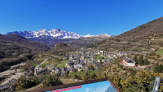 Panticosa abre al público sus nuevas pasarelas sobre el río Caldarés