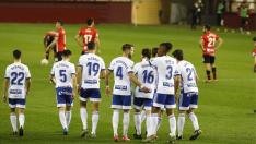 Los futbolistas del Real Zaragoza celebran el 1-1 logrado por Narváez en la segunda mitad.