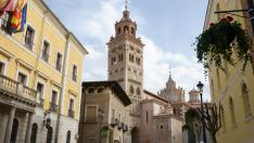 La plaza de la Catedral de Teruel, con el campanario mudéjar recién restaurado.