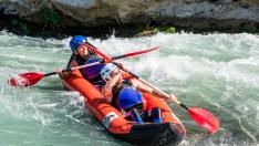 Actividad de canoraft en el río Gállego.