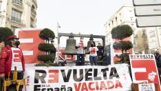 Protesta de la España Vaciada frente el Congreso