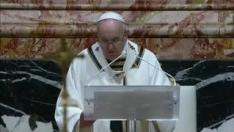 El Papa celebra la Vigilia Pascual con restricciones debido a la pandemia