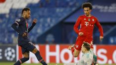 Paris (France), 13/04/2021.- Paris Saint Germain's Neymar Jr (L) and Bayern's Manuel Neuer (C) in action during the UEFA Champions League quarterfinal second leg soccer match between Paris Saint-Germain and FC Bayern Munich, in Paris, France, 13 April 2021. (Liga de Campeones, Francia) EFE/EPA/IAN LANGSDON PSG vs FC Bayern Munich