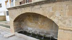 Fuente situada en la entrada de Siétamo desde Huesca, con agua no apta para el consumo.