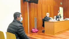 El alcalde de Cosuenda, Óscar Lorente, en el banquillo de los acusados.