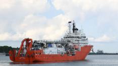 Uno de los barcos que participa en las tareas de rescate del submarino indonesio.