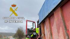La Guardia Civil de Teruel investiga a un camionero que conducía sextuplicando la tasa de alcohol permitida.