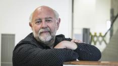 Antón Castro publica el poemario 'El cazador de ángeles' (Olifante)