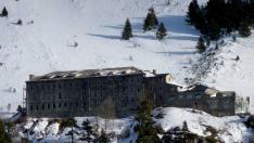 El actual recinto termal de los Baños de Benasque, con su aire neoclásico y palaciego, fue construido en 1801 y los trabajos contaron con la colaboración económica de la duquesa de Alba.