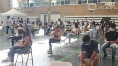 Solo 200 personas eligieron Pfizer, mientras que más de 2.000 jóvenes recibirán AstraZeneca hoy en la Universidad de Zaragoza.