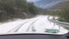 Granizada en la carretera entre Tobed y Santa Cruz de Grío