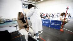 Vacunación masiva con Janssen en el polideportivo de la Universidad de Zaragoza.