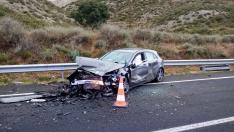 Así ha quedado uno de los vehículos implicado en el accidente de la N-230, en Castillonroy.