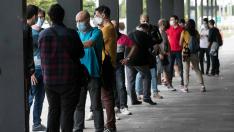 Las filas en el edificio Ada Byron, en el campus Río Ebro, este sábado.