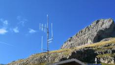 Antena de radio para el canal SOS-Montaña en el refugio de Góriz.