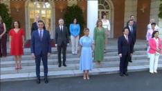Así ha sido la foto de familia del nuevo Gobierno tras la remodelación de Sánchez