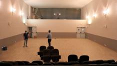 Interior de la sala del cine municipal de Paniza, a punto de acabar su reforma.