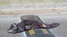 La chaqueta de un inmigrante marroquí después de haber saltado la valla, en Melilla.