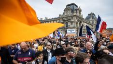 Manifestación en París contra las nuevas medidas impuestas por el Gobierno para frenar la pandemia en Francia.