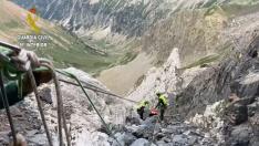 Imagen del laborioso rescate del montañero fallecido en el pico Tromouse, en Bielsa.
