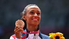 Ana Peleteiro, con su medalla de bronce.