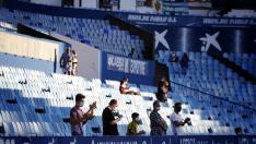 Aficionados en La Romareda para asistir al Trofeo Memorial Carlos Lapetra: Real Zaragoza-Getafe