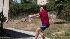 Juan Díaz, atleta grausino del FC Barcelona, en el campo de entrenamiento