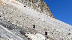 Muchas personas suben al glaciar del Aneto sin el equipamiento adecuado.