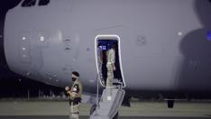 Los primeros repatriados de Afganistan llegan a la base aérea de Torrejón de Ardoz, en Madrid.