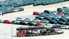 Traslado de vehículos fabricados en la plata de Volkswagen de Landaben, Navarra.
