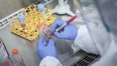 Secuenciación genómica y pruebas de potenciales fármacos para combatir el coronavirus.